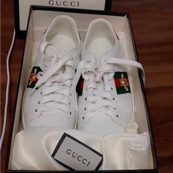 Gucci women's size 7/5 only worn 2 times - Picture 2 of 2